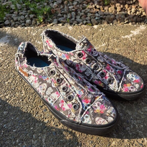 Blowfish Sneakers size 6-7 Malibu - Picture 1 of 1